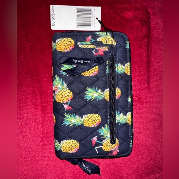 NWT Vera Bradley RFID Turnlock Wallet Toucan Party Pineapple Quilted Cotton - Picture 3 of 4